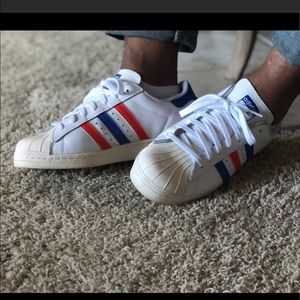 Tri-color shell-toes